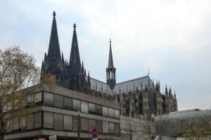 Kölner Dom und moderne Architektur